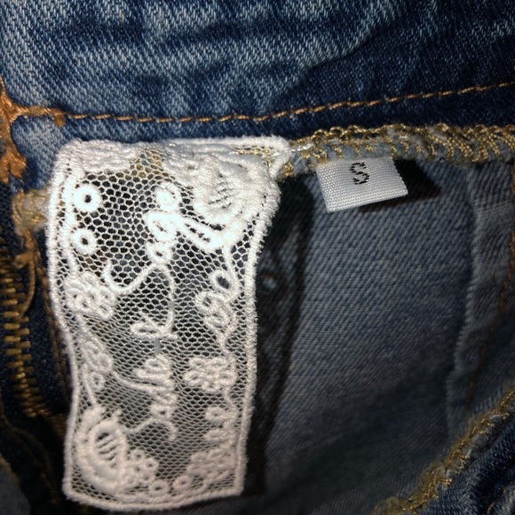 trendy jean skirt with zipper & white tie! - Picture 4 of 4